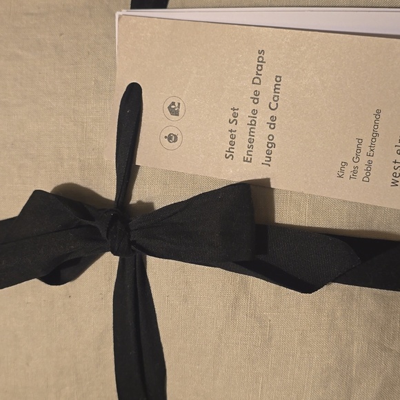 West Elm European Flax Linen Sheet Set Frost Gray, Size King, Retail $309.00US - Picture 12 of 16